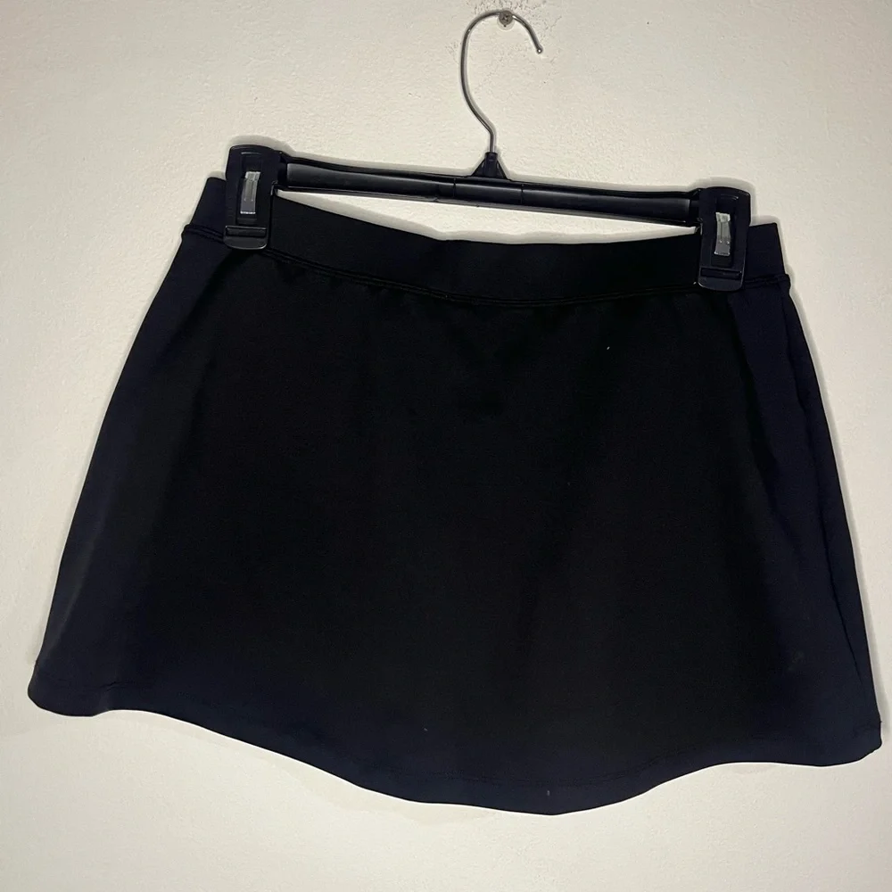 ALO Yoga Airlift Timeless Mini Skirt in Black - Picture 2 of 6